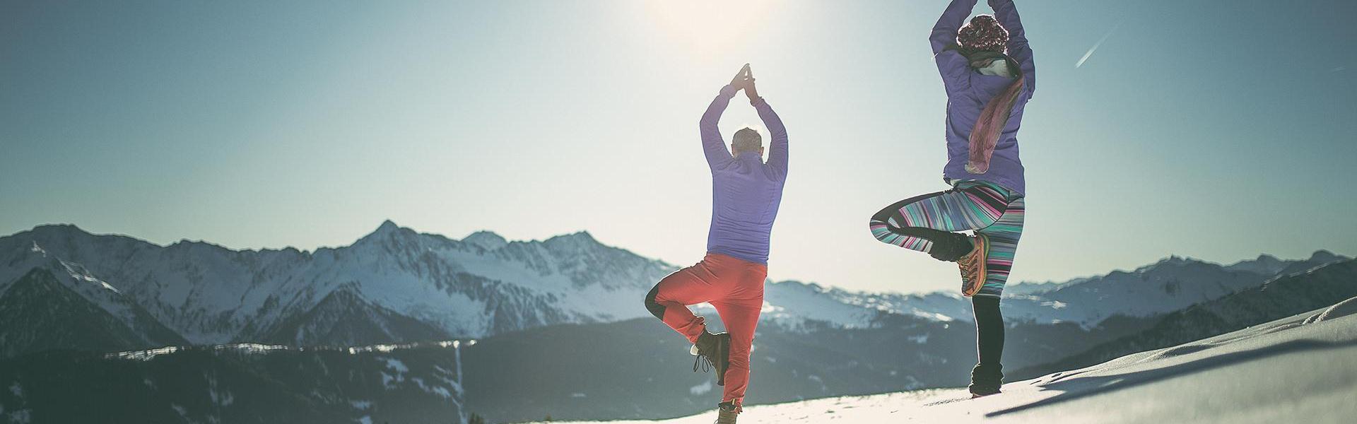 yoga-on-snow1